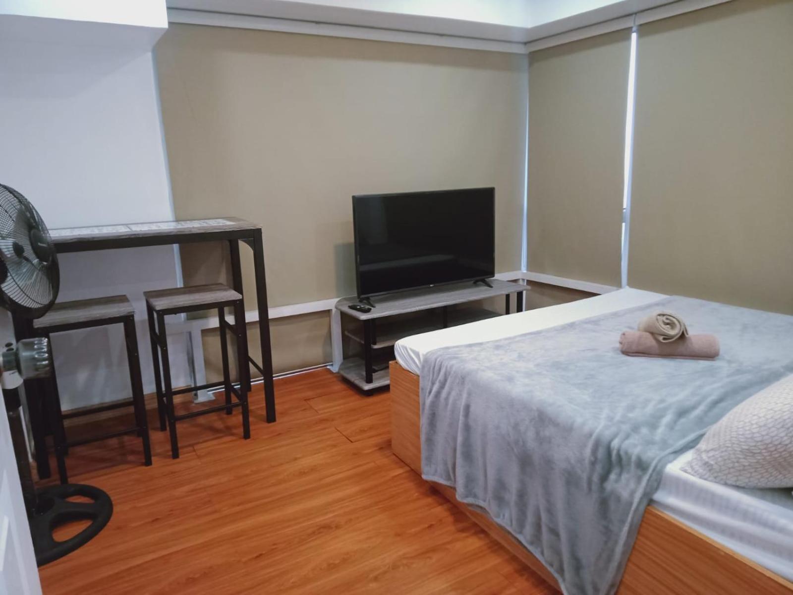 2 Bedrooms Units Forbes Area 5Th Avenue Bgc Center Манила Екстериор снимка