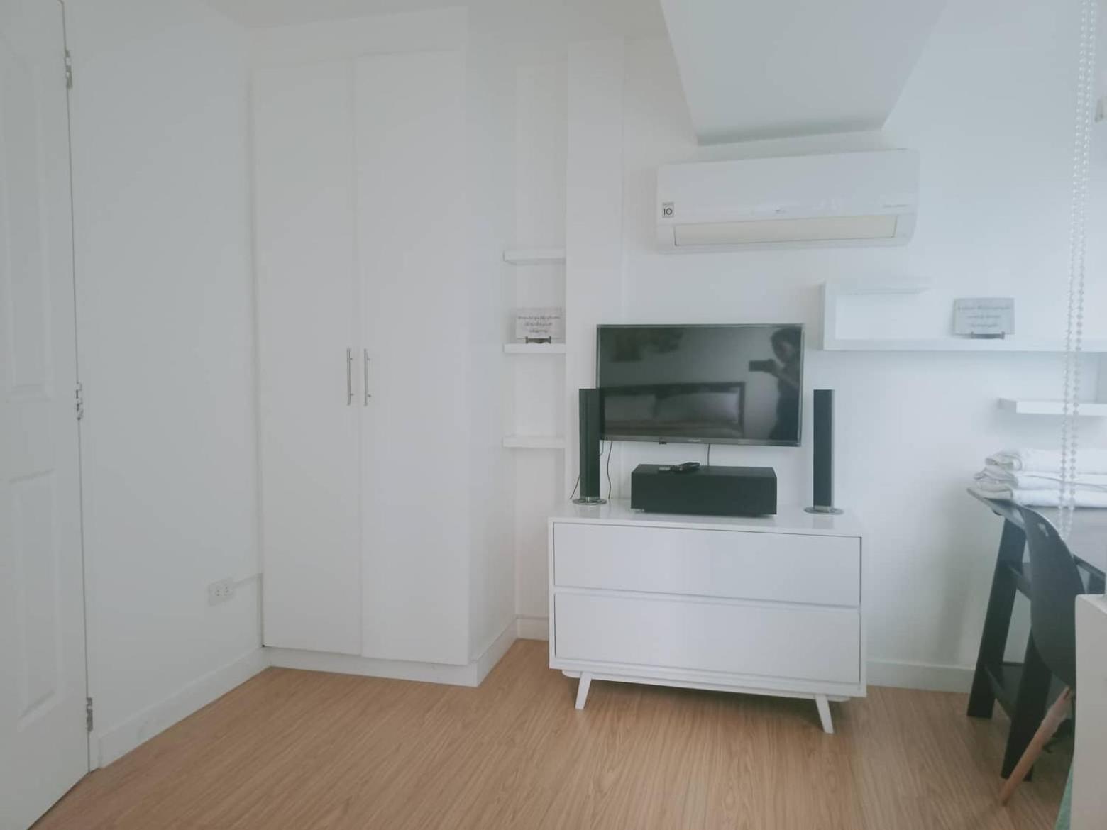 2 Bedrooms Units Forbes Area 5Th Avenue Bgc Center Манила Екстериор снимка