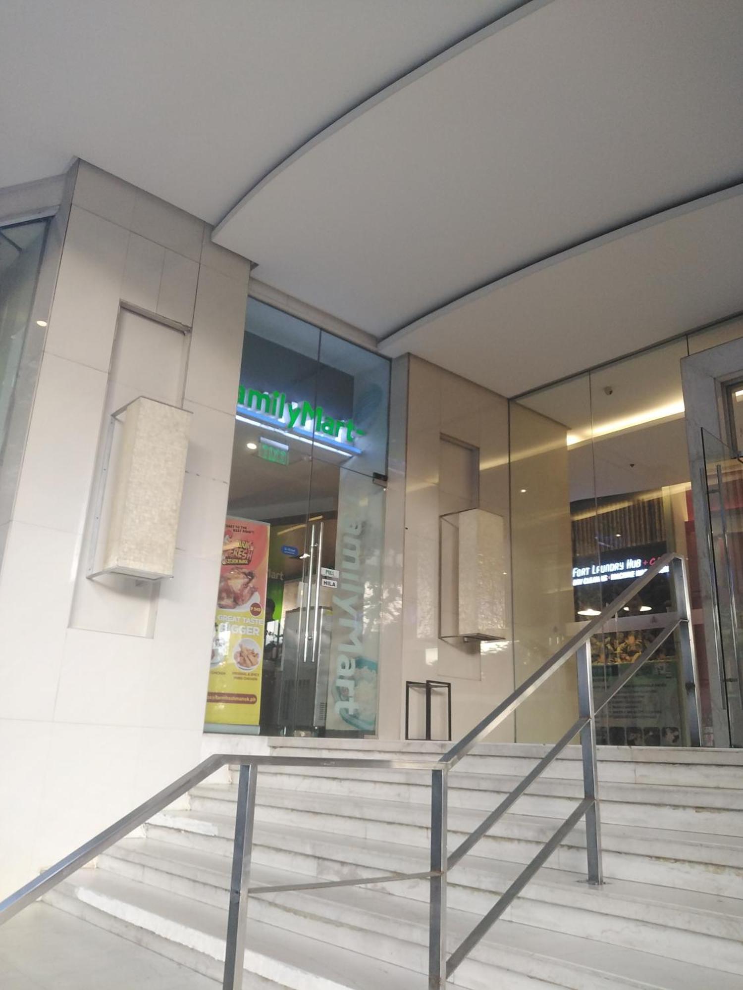 2 Bedrooms Units Forbes Area 5Th Avenue Bgc Center Манила Екстериор снимка