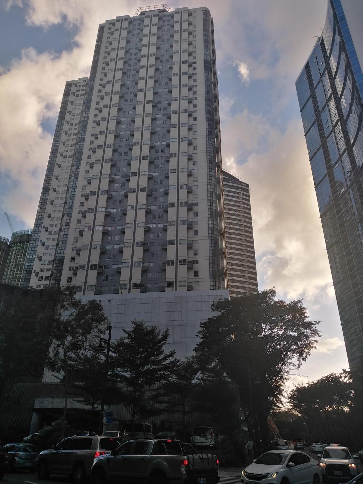 2 Bedrooms Units Forbes Area 5Th Avenue Bgc Center Манила Екстериор снимка